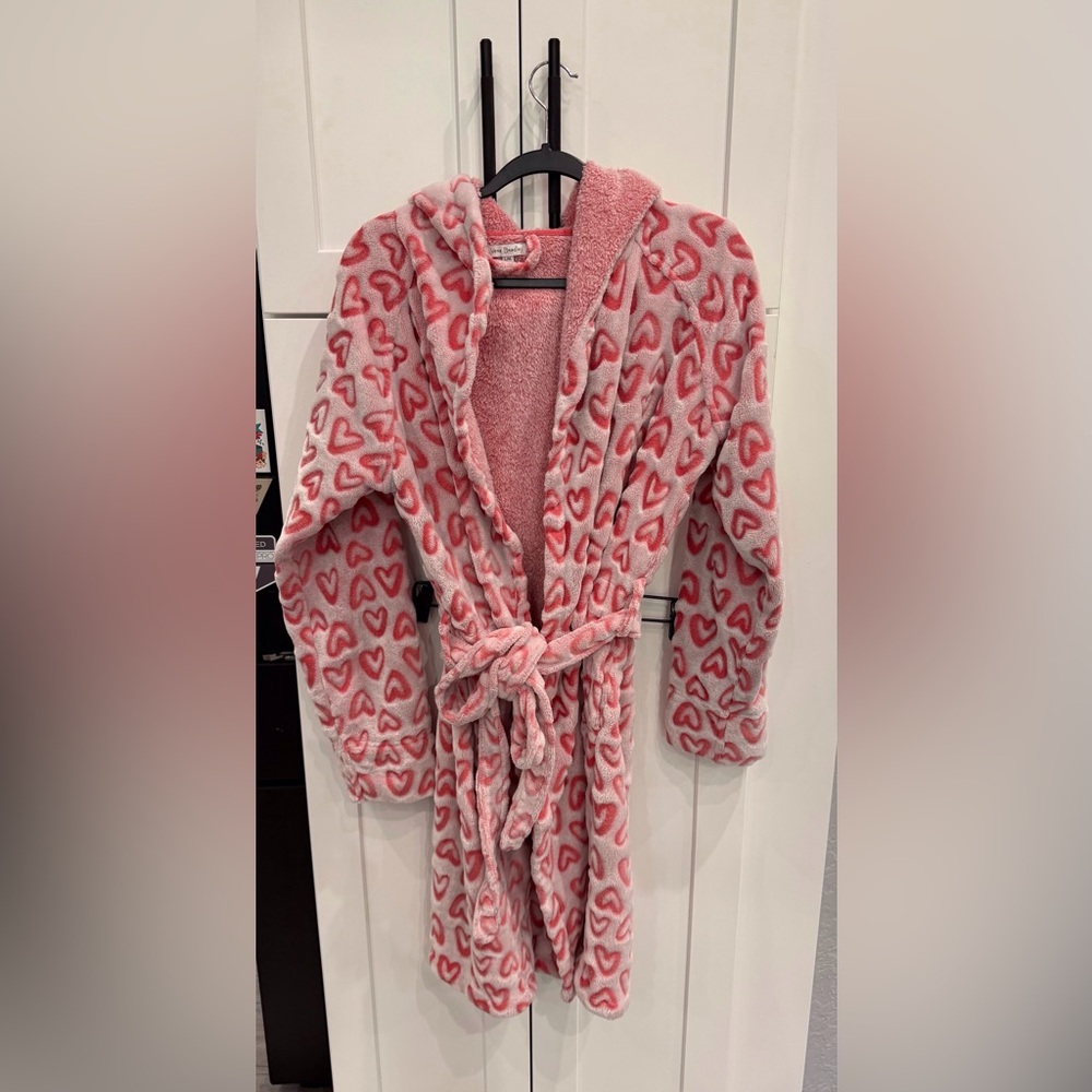 Vera Bradley - Short Cozy Robe With Hood & Pockets - Pink w/ Hearts - L/XL